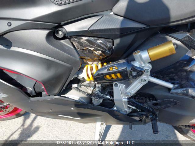 ZDMHAATW8NB009017 Ducati Superbike