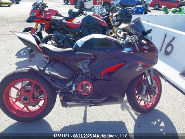 ZDMHAATW8NB009017 Ducati Superbike