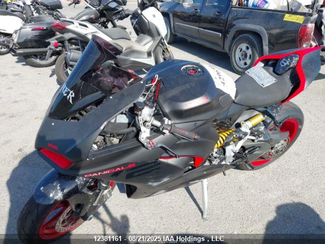ZDMHAATW8NB009017 Ducati Superbike