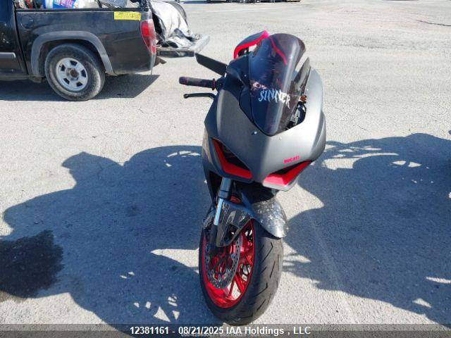 ZDMHAATW8NB009017 Ducati Superbike