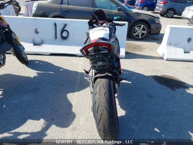 ZDMHAATW8NB009017 Ducati Superbike
