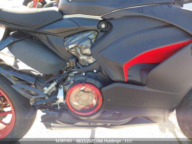 ZDMHAATW8NB009017 Ducati Superbike
