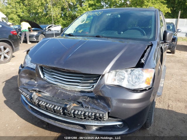 2C4RC1BG7GR101213 Chrysler Town and Country