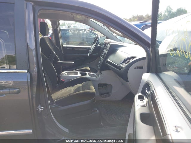 2C4RC1BG7GR101213 Chrysler Town and Country