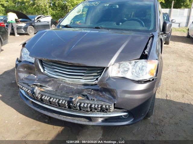 2C4RC1BG7GR101213 Chrysler Town and Country