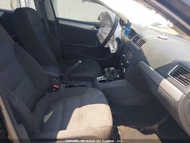 3VWD07AJ2EM413881 Volkswagen Jetta
