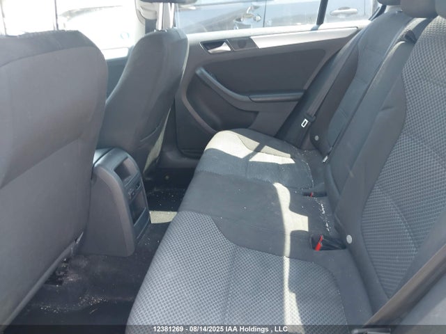 3VWD07AJ2EM413881 Volkswagen Jetta