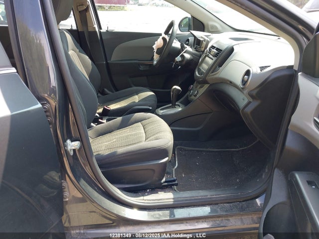 1G1JC5EH8E4201516 Chevrolet luw