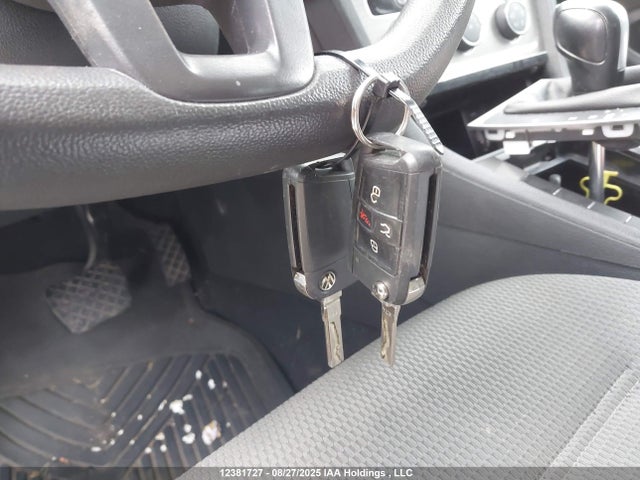 3VW217AU5HM017575 Volkswagen 1.8 tsi