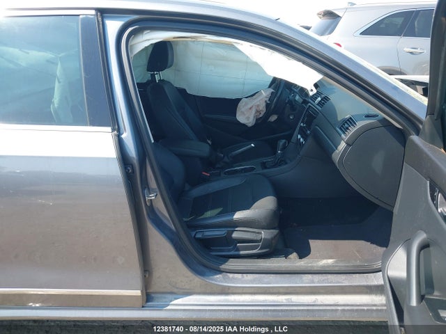 1VWBV7A35FC026772 Volkswagen 2015