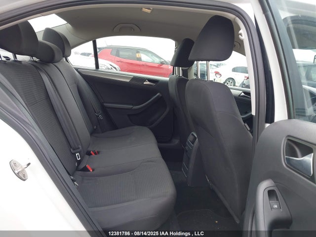 3VW2K7AJ1FM291212 Volkswagen 2015