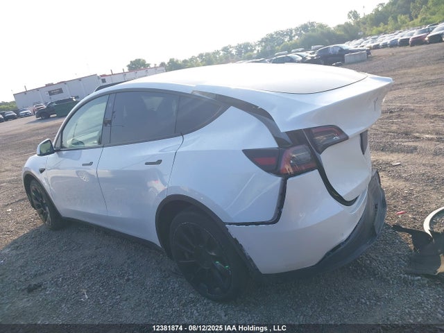 7SAYGDEE9NF465902 Tesla Model Y
