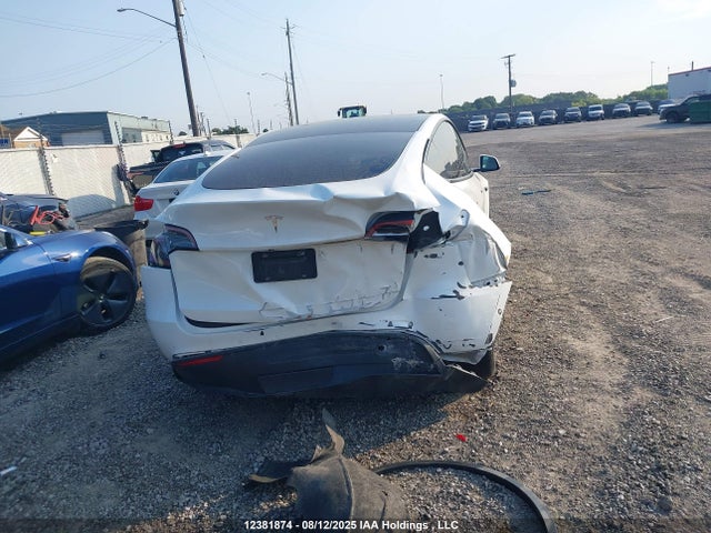 7SAYGDEE9NF465902 Tesla Model Y