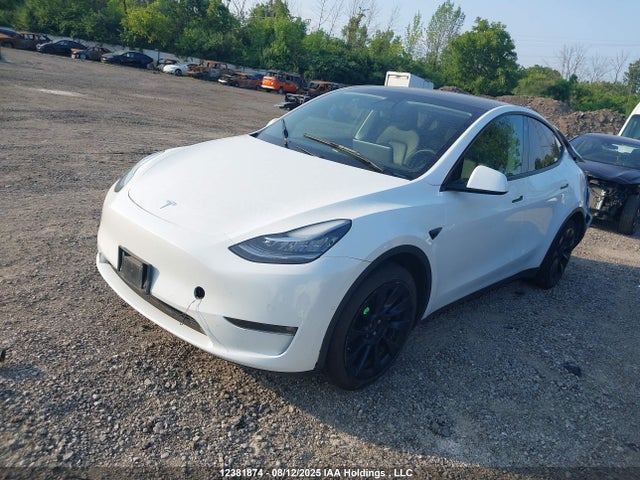 7SAYGDEE9NF465902 Tesla Model Y