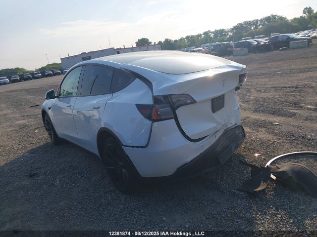 7SAYGDEE9NF465902 Tesla Model Y