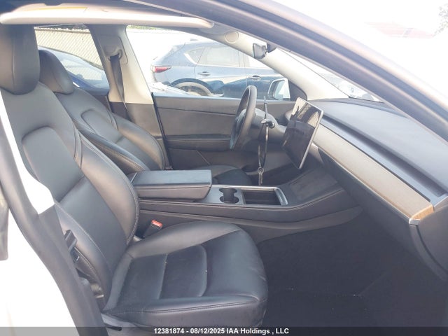 7SAYGDEE9NF465902 Tesla Model Y