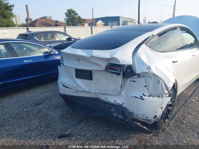 7SAYGDEE9NF465902 Tesla Model Y
