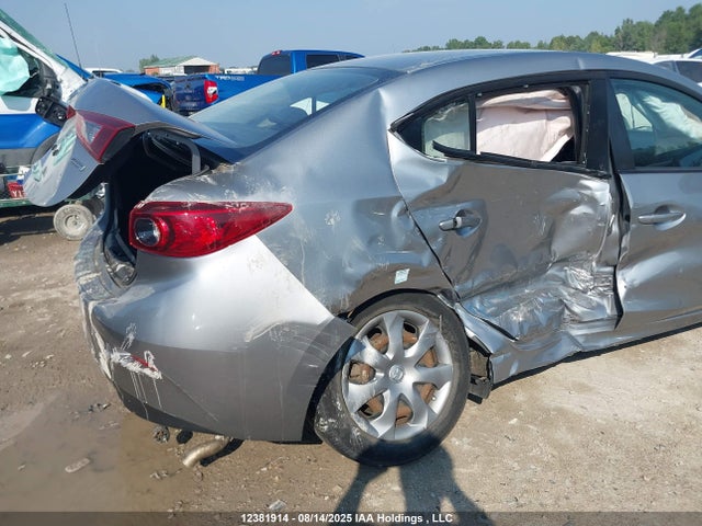 JM1BM1U75E1139715 Mazda pe