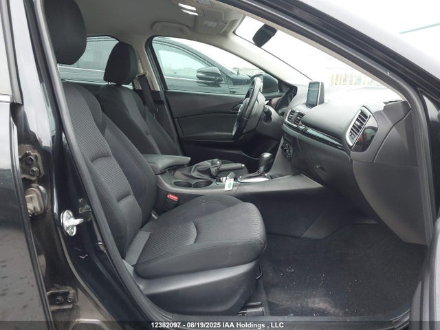 3MZBM1V74FM213951 Mazda pe