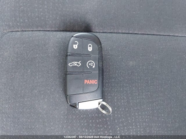 1C3CCCAG2FN736875 Chrysler 200