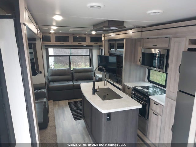 Winnebago 2021 2021 54CTV1129M6061354 Image 5