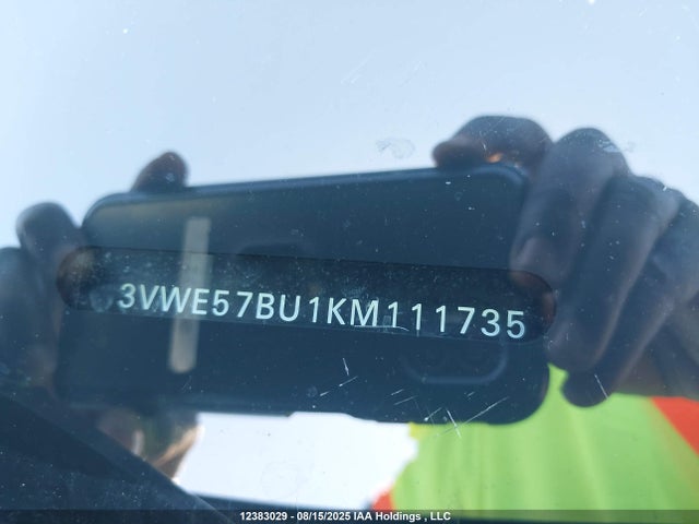 3VWE57BU1KM111735 Volkswagen 1.8 tsi