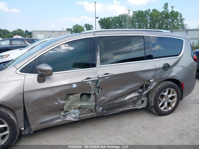 2C4RC1EG5JR289815 Chrysler Pacifica