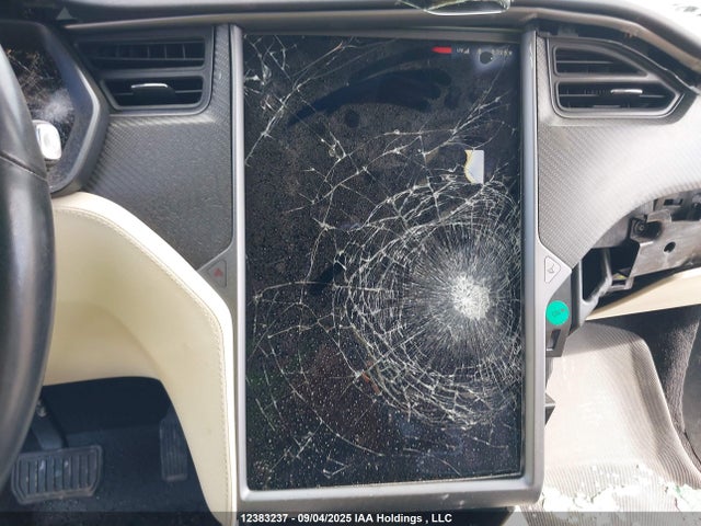 5YJXCAE27JF133704 Tesla 2018