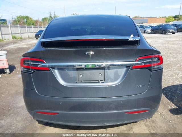 5YJXCAE27JF133704 Tesla 2018
