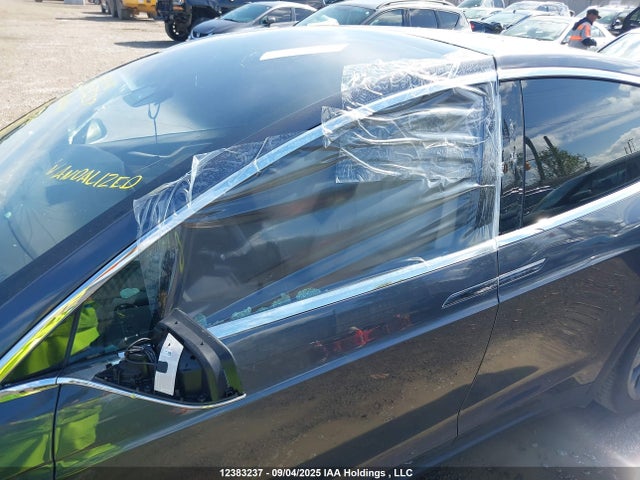 5YJXCAE27JF133704 Tesla 2018