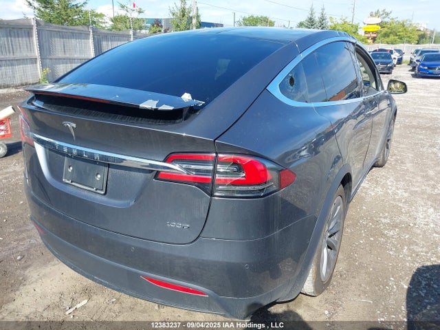 5YJXCAE27JF133704 Tesla 2018