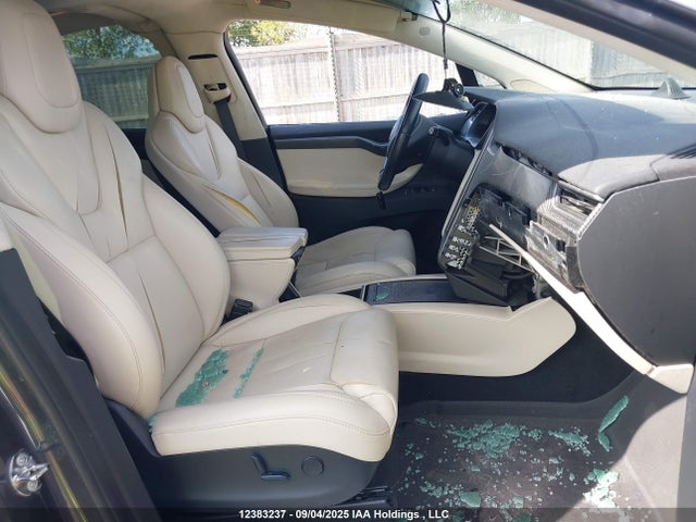 5YJXCAE27JF133704 Tesla 2018