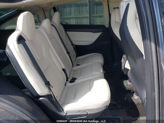 5YJXCAE27JF133704 Tesla 2018