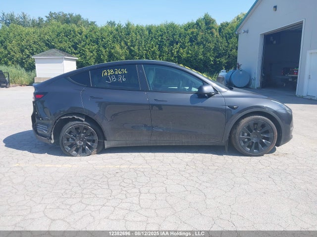 7SAYGDEE5RF048802 Tesla Model Y