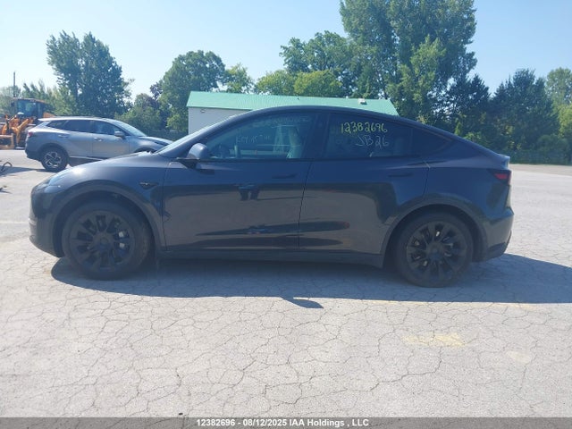 7SAYGDEE5RF048802 Tesla Model Y