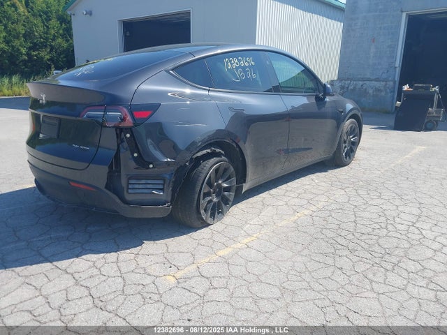 7SAYGDEE5RF048802 Tesla Model Y