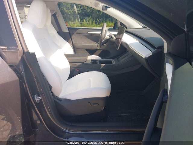 7SAYGDEE5RF048802 Tesla Model Y
