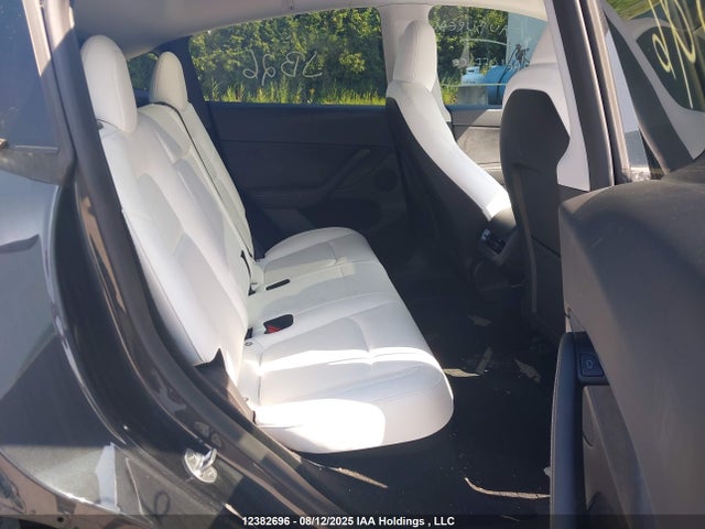 7SAYGDEE5RF048802 Tesla Model Y