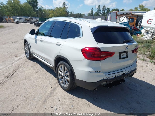 BMW X3 2018 5UXTR9C52JLD64632 Image 3