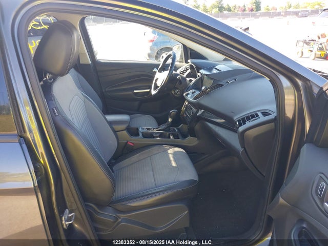 1FMCU9G93HUB46841 Ford 2017
