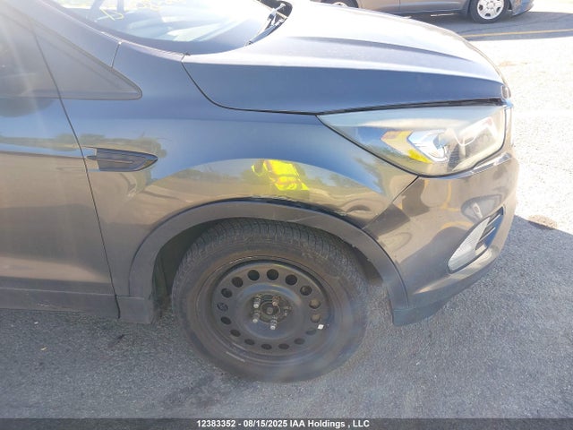 1FMCU9G93HUB46841 Ford 2017