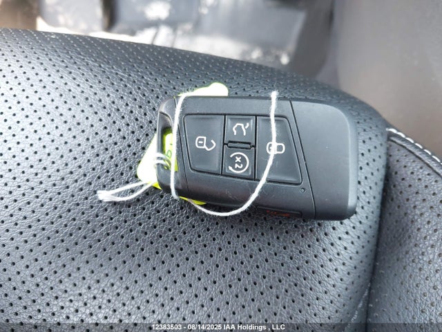 3VWGM7BUXPM008784 Volkswagen tsi