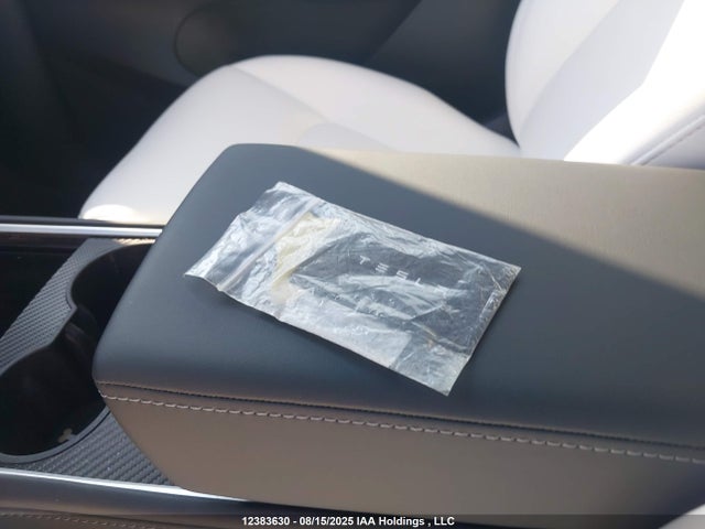 7SAYGDEE1NF465263 Tesla Model Y