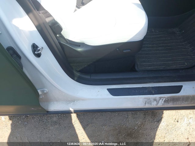 7SAYGDEE1NF465263 Tesla Model Y