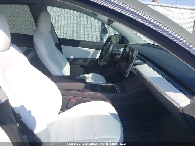 7SAYGDEE1NF465263 Tesla Model Y