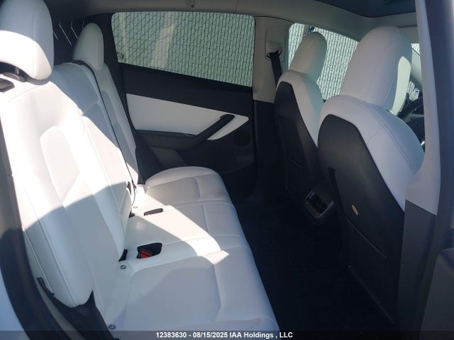 7SAYGDEE1NF465263 Tesla Model Y