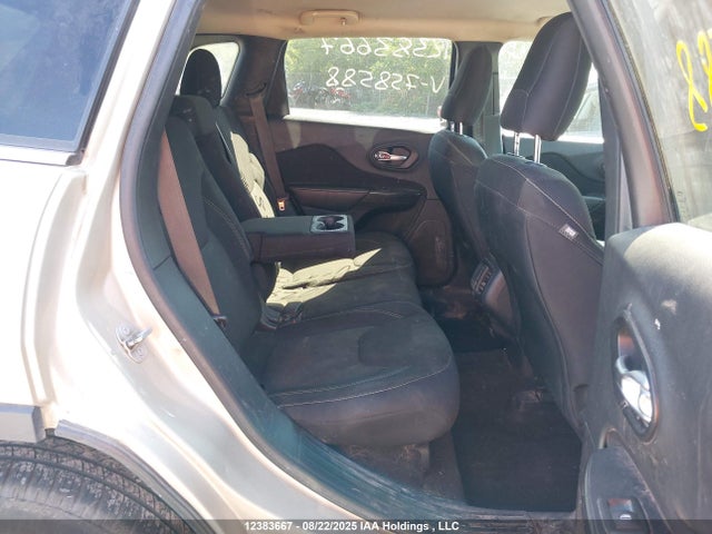 Jeep 2015 2015 1C4PJMCS4FW758588 Image 8