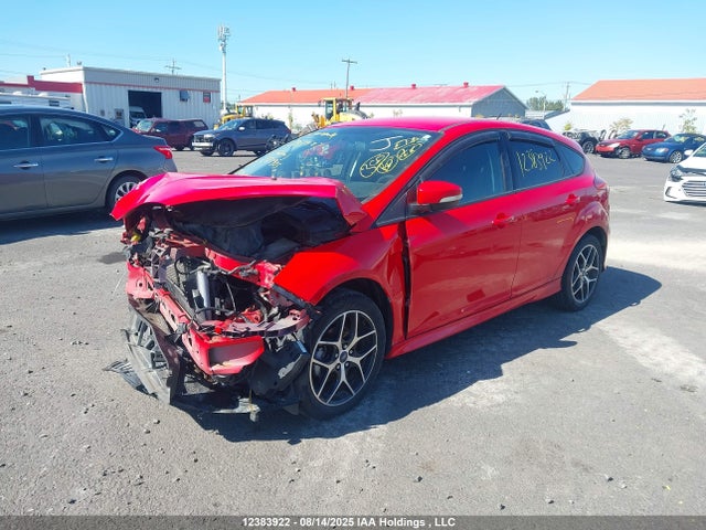 Ford Focus 2015 1FADP3K23FL271905 Image 2