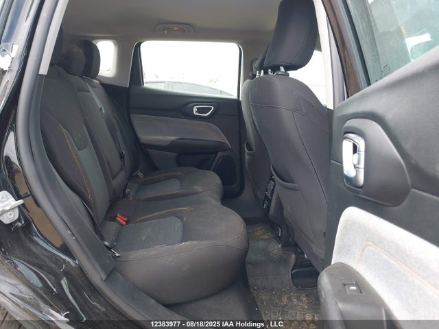 3C4NJCAB0NT136952 Jeep 2022