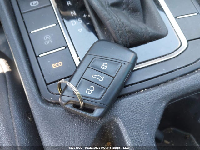 3VWE57BU0KM218081 Volkswagen 1.8 tsi